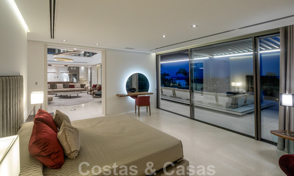 Instapklare, luxueuze, moderne villa te koop, met schitterend uitzicht in La Quinta, een golfurbanisatie in Marbella - Benahavis 801069