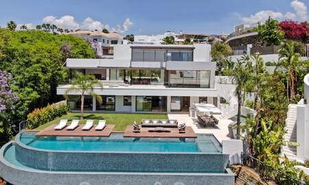 Instapklare, luxueuze, moderne villa te koop, met schitterend uitzicht in La Quinta, een golfurbanisatie in Marbella - Benahavis 801072