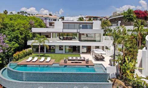 Instapklare, luxueuze, moderne villa te koop, met schitterend uitzicht in La Quinta, een golfurbanisatie in Marbella - Benahavis 801072