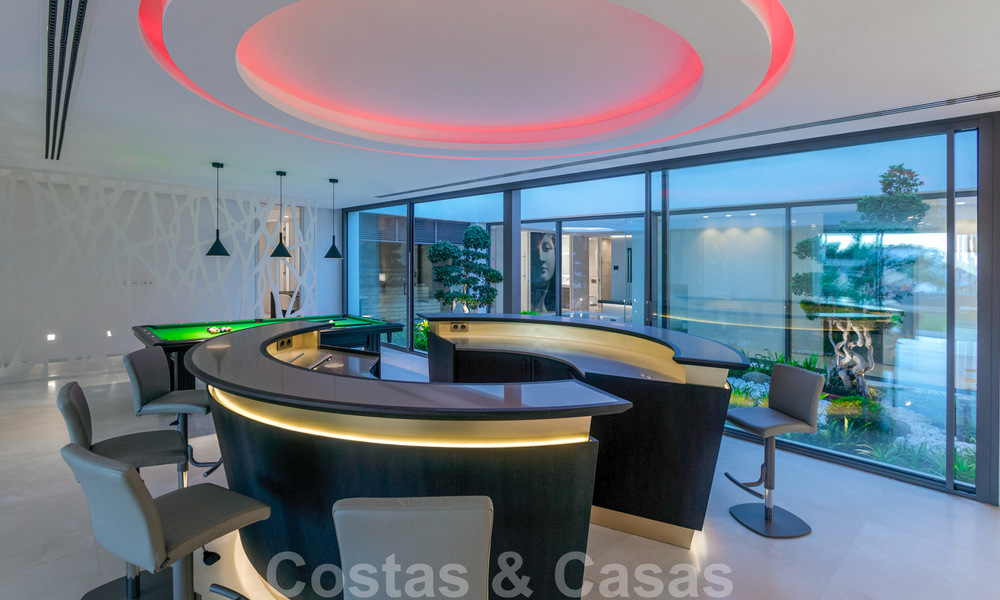 Instapklare, luxueuze, moderne villa te koop, met schitterend uitzicht in La Quinta, een golfurbanisatie in Marbella - Benahavis 801079