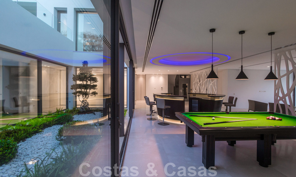 Instapklare, luxueuze, moderne villa te koop, met schitterend uitzicht in La Quinta, een golfurbanisatie in Marbella - Benahavis 801081