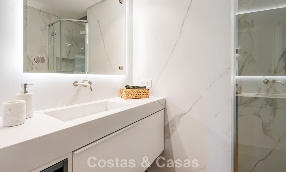 Ruim, luxe appartement te koop in een begeerd complex op de Golden Mile, Marbella 801376