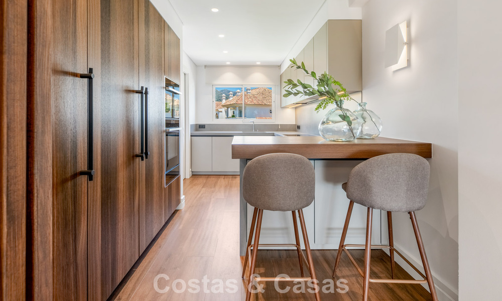 Ruim, luxe appartement te koop in een begeerd complex op de Golden Mile, Marbella 801383