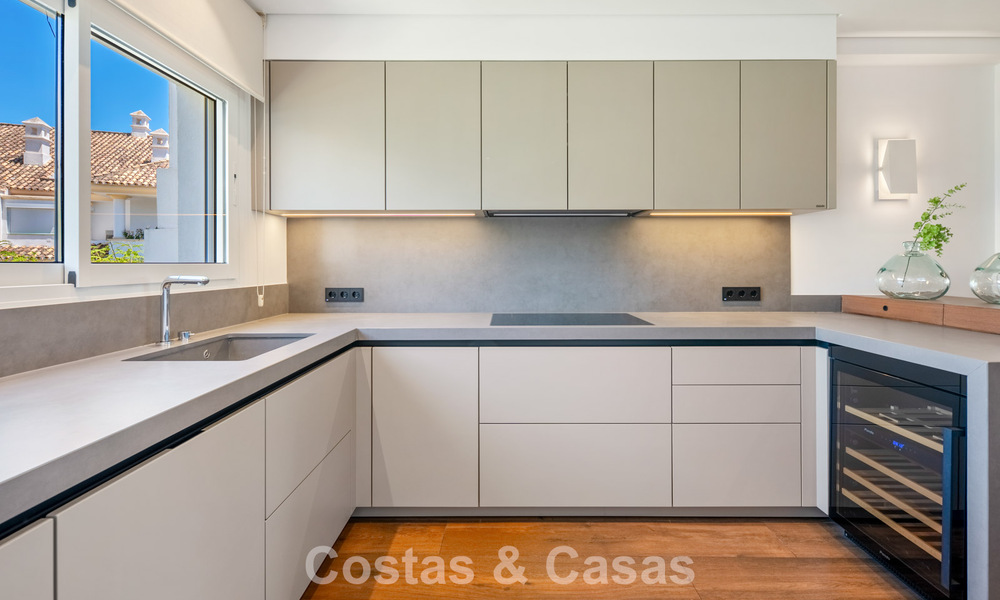 Ruim, luxe appartement te koop in een begeerd complex op de Golden Mile, Marbella 801385