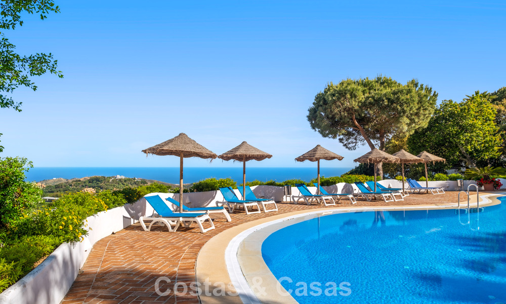 Ruim appartement met supergrote privétuin en prachtige vergezichten te koop ten oosten van Marbella 801421