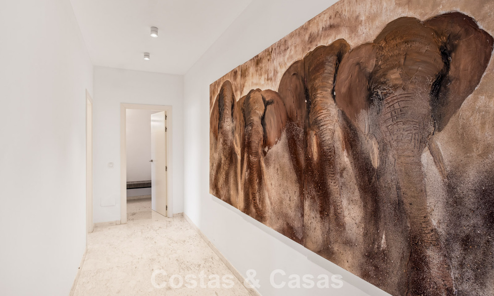 Ruim appartement met supergrote privétuin en prachtige vergezichten te koop ten oosten van Marbella 801433