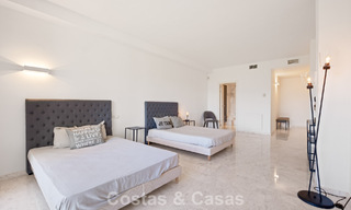Ruim appartement met supergrote privétuin en prachtige vergezichten te koop ten oosten van Marbella 801444 