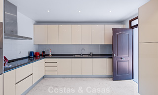 Ruim appartement met supergrote privétuin en prachtige vergezichten te koop ten oosten van Marbella 801448 