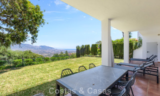 Ruim appartement met supergrote privétuin en prachtige vergezichten te koop ten oosten van Marbella 801453 