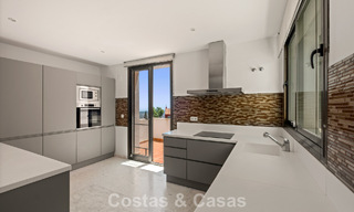 Royaal, modern penthouse met weidse vergezichten te koop ten oosten van Marbella 801485 