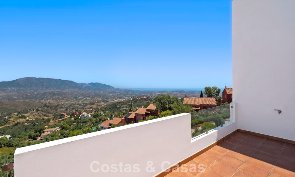 Royaal, modern penthouse met weidse vergezichten te koop ten oosten van Marbella 801488