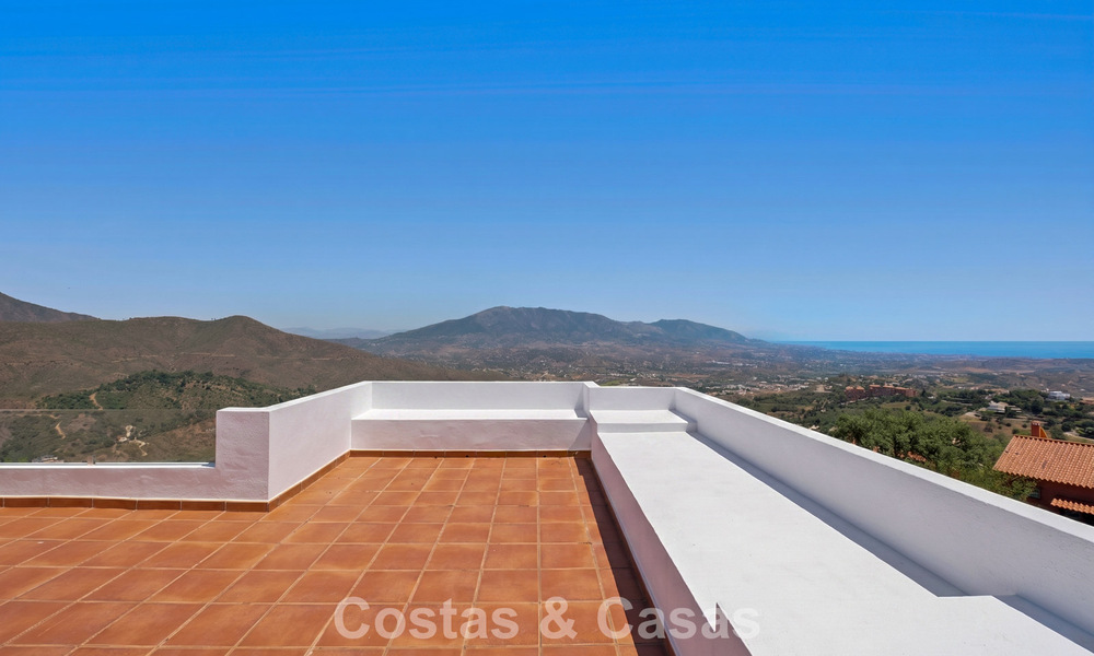 Royaal, modern penthouse met weidse vergezichten te koop ten oosten van Marbella 801489