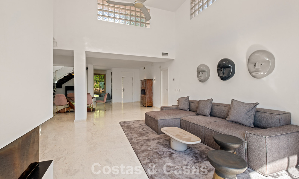 Royaal, modern penthouse met weidse vergezichten te koop ten oosten van Marbella 801512