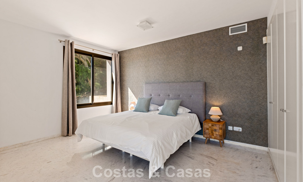 Royaal, modern penthouse met weidse vergezichten te koop ten oosten van Marbella 801513