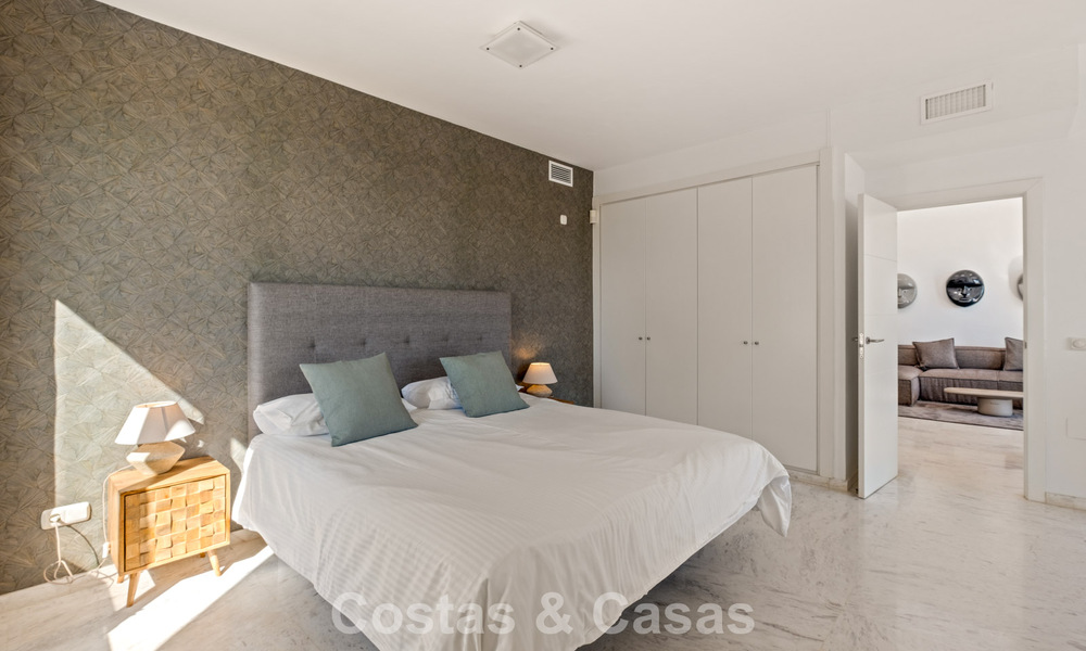 Royaal, modern penthouse met weidse vergezichten te koop ten oosten van Marbella 801514