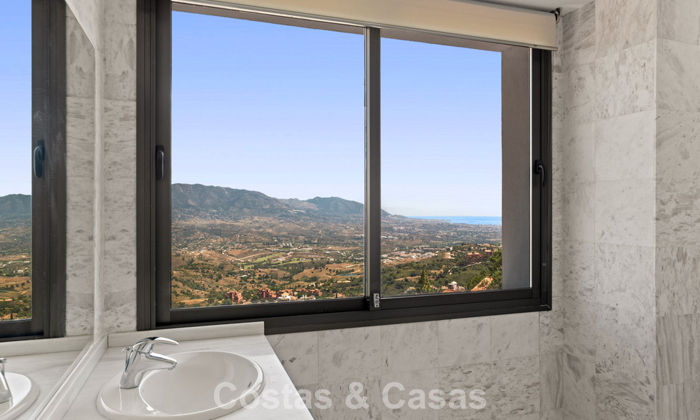 Royaal, modern penthouse met weidse vergezichten te koop ten oosten van Marbella 801534
