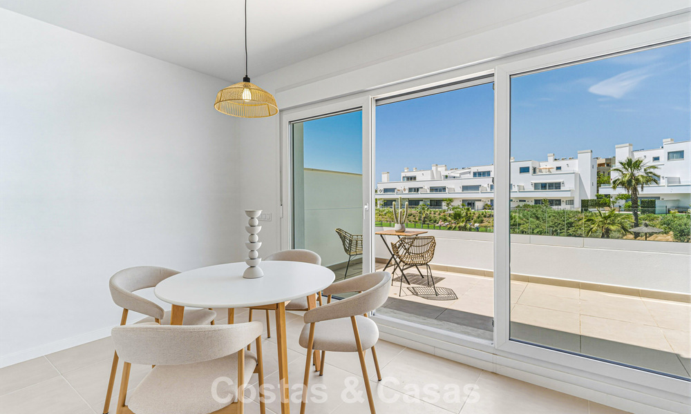 Gloednieuw luxe appartement te koop op loopafstand van het strand op de New Golden Mile tussen Marbella en Estepona 801549
