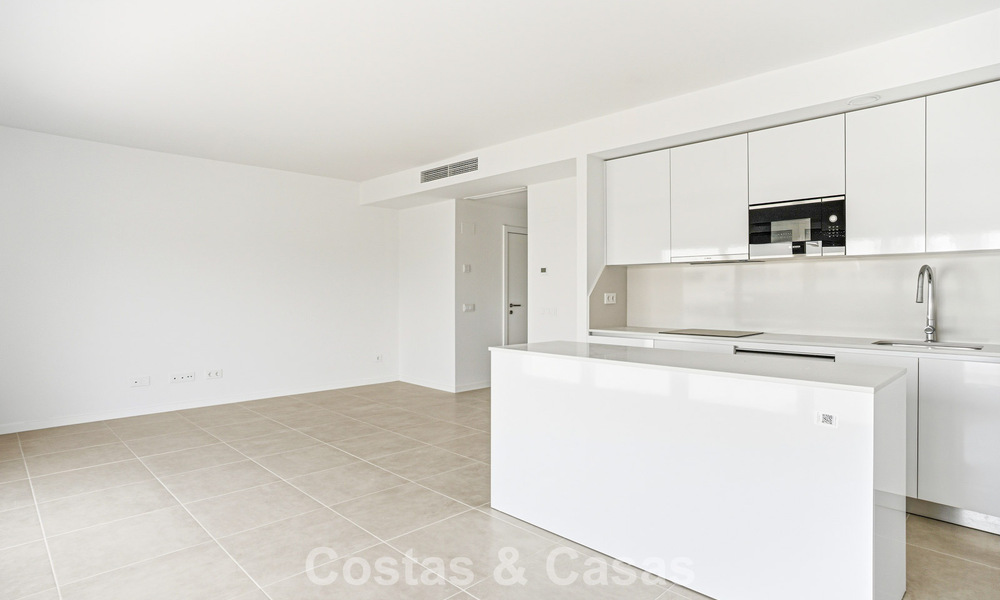 Gloednieuw luxe appartement te koop op loopafstand van het strand op de New Golden Mile tussen Marbella en Estepona 801558
