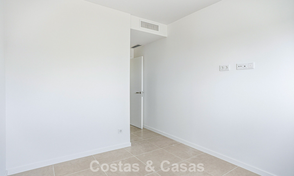 Gloednieuw luxe appartement te koop op loopafstand van het strand op de New Golden Mile tussen Marbella en Estepona 801564