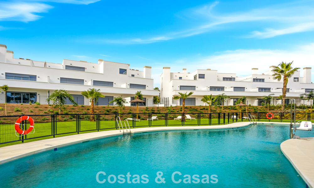 Gloednieuw luxe appartement te koop op loopafstand van het strand op de New Golden Mile tussen Marbella en Estepona 801571