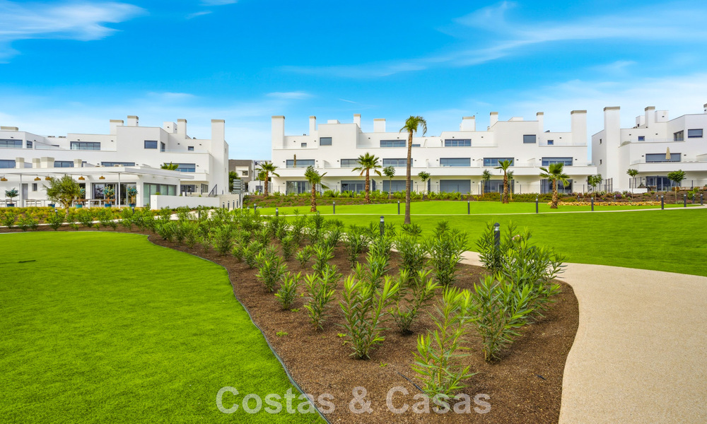 Gloednieuw luxe appartement te koop op loopafstand van het strand op de New Golden Mile tussen Marbella en Estepona 801572