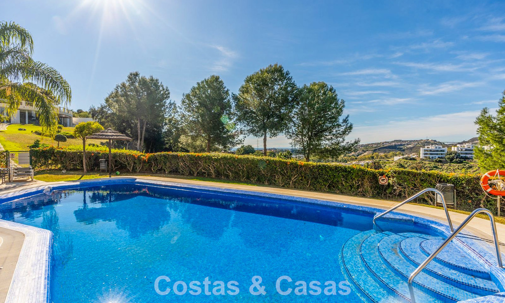 Ruim 4-slaapkamer appartement met panoramisch uitzicht te koop in de heuvels van Marbella - Benahavis 801709
