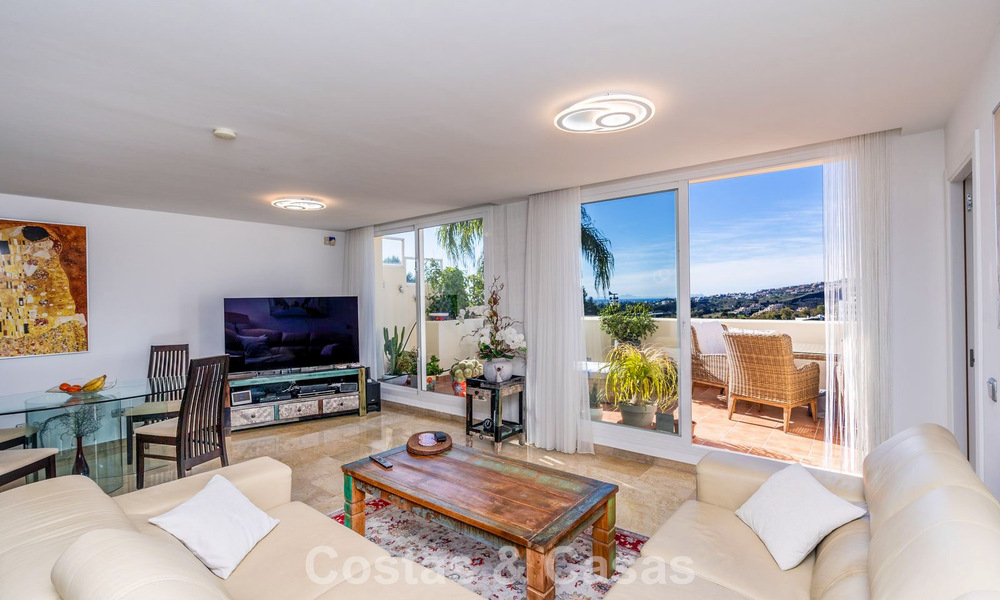 Ruim 4-slaapkamer appartement met panoramisch uitzicht te koop in de heuvels van Marbella - Benahavis 801721