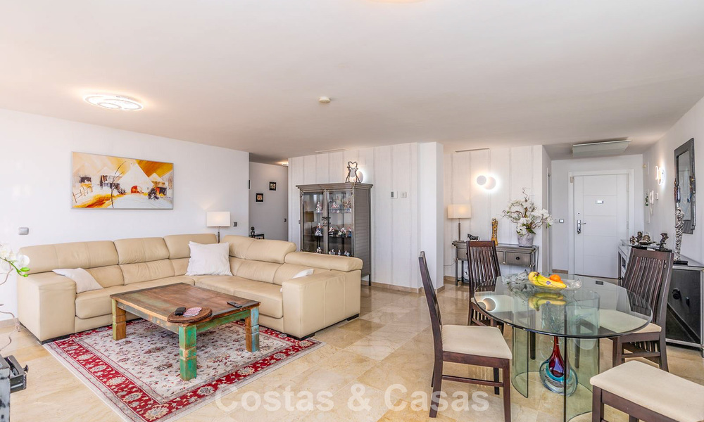 Ruim 4-slaapkamer appartement met panoramisch uitzicht te koop in de heuvels van Marbella - Benahavis 801722