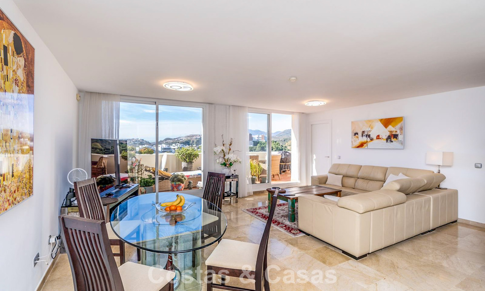 Ruim 4-slaapkamer appartement met panoramisch uitzicht te koop in de heuvels van Marbella - Benahavis 801725