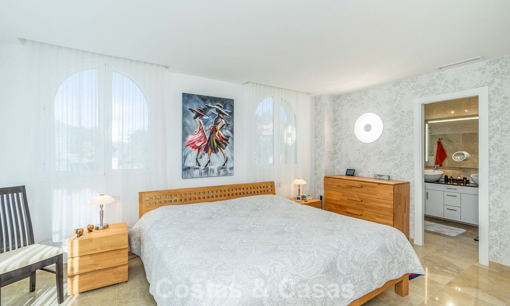 Ruim 4-slaapkamer appartement met panoramisch uitzicht te koop in de heuvels van Marbella - Benahavis 801726