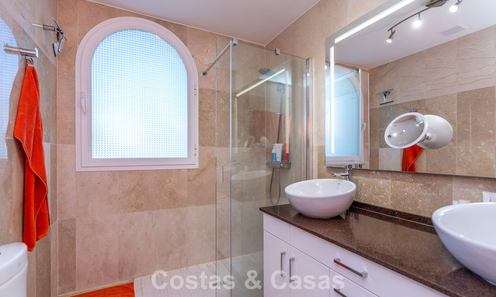 Ruim 4-slaapkamer appartement met panoramisch uitzicht te koop in de heuvels van Marbella - Benahavis 801731