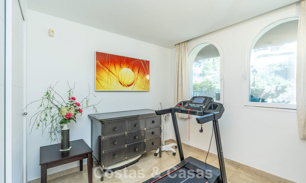 Ruim 4-slaapkamer appartement met panoramisch uitzicht te koop in de heuvels van Marbella - Benahavis 801732