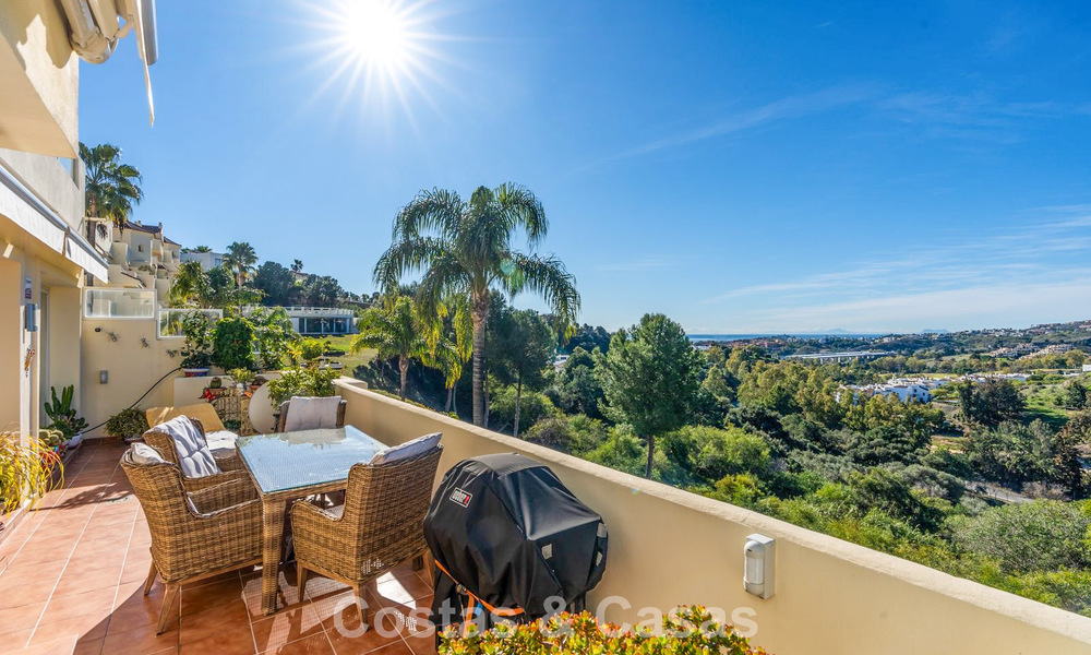 Ruim 4-slaapkamer appartement met panoramisch uitzicht te koop in de heuvels van Marbella - Benahavis 801733