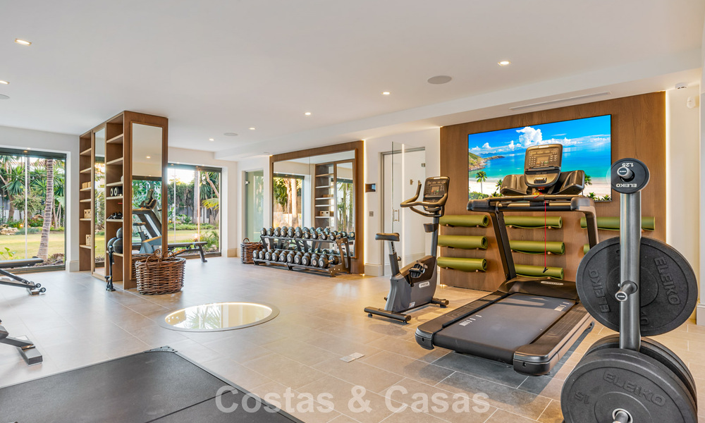 Elegante villa met Franse Provençaalse invloeden te koop in het begeerde Nueva Andalucia, Marbella 801740