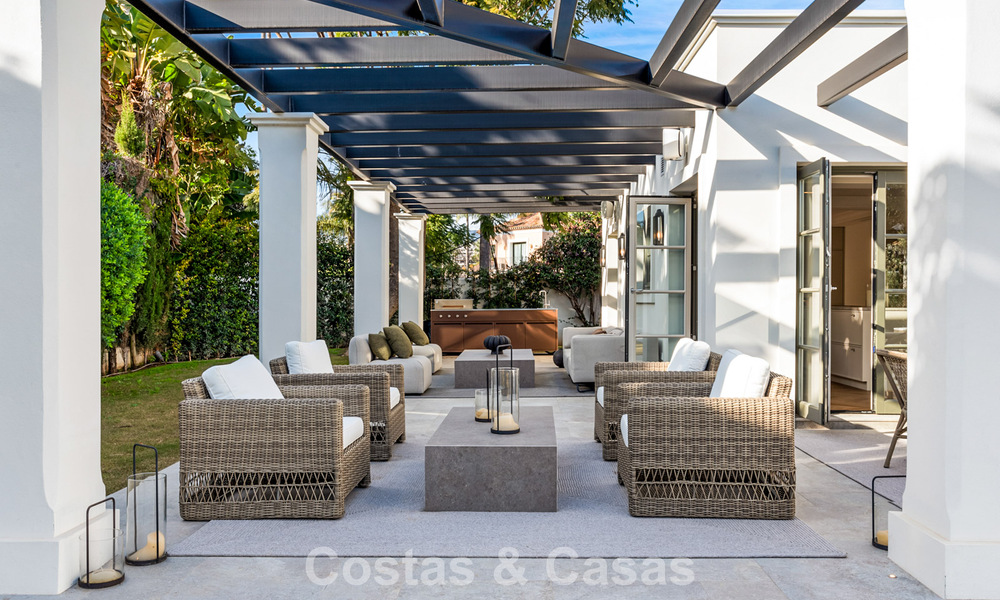 Elegante villa met Franse Provençaalse invloeden te koop in het begeerde Nueva Andalucia, Marbella 801762
