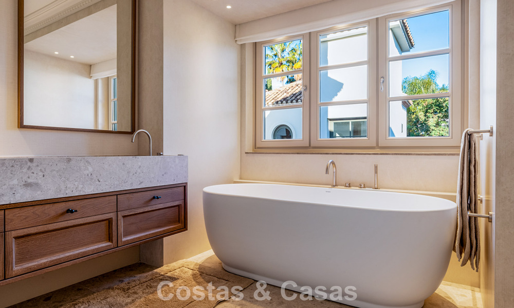 Elegante villa met Franse Provençaalse invloeden te koop in het begeerde Nueva Andalucia, Marbella 801777