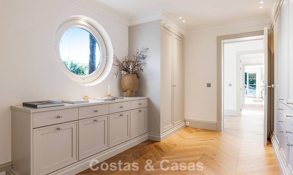Elegante villa met Franse Provençaalse invloeden te koop in het begeerde Nueva Andalucia, Marbella 801781