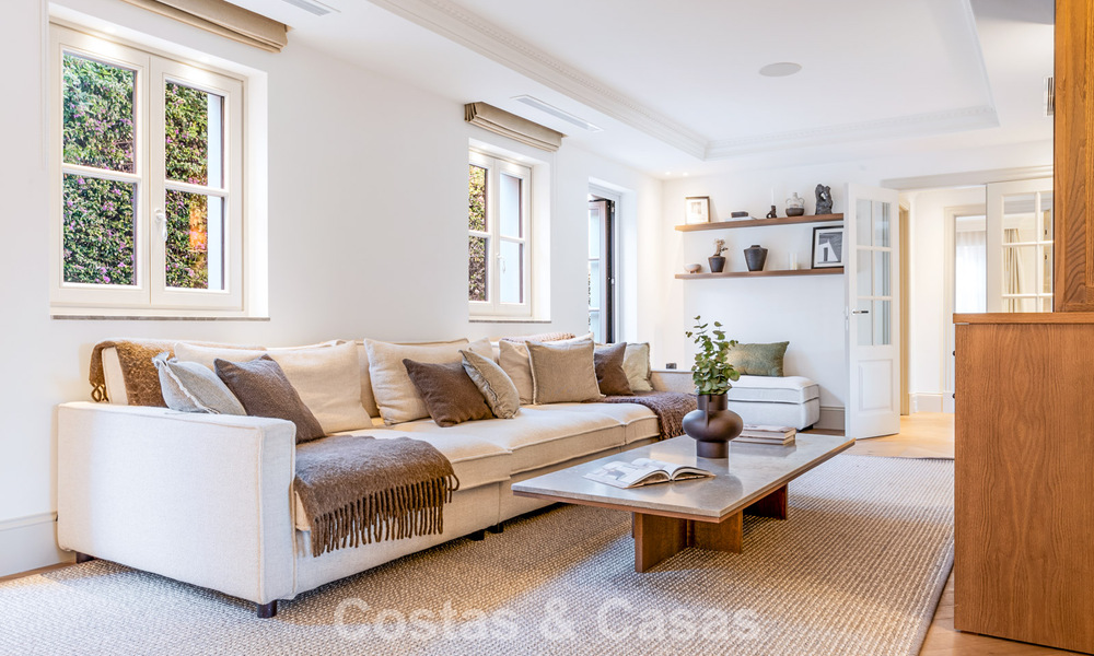 Elegante villa met Franse Provençaalse invloeden te koop in het begeerde Nueva Andalucia, Marbella 801787
