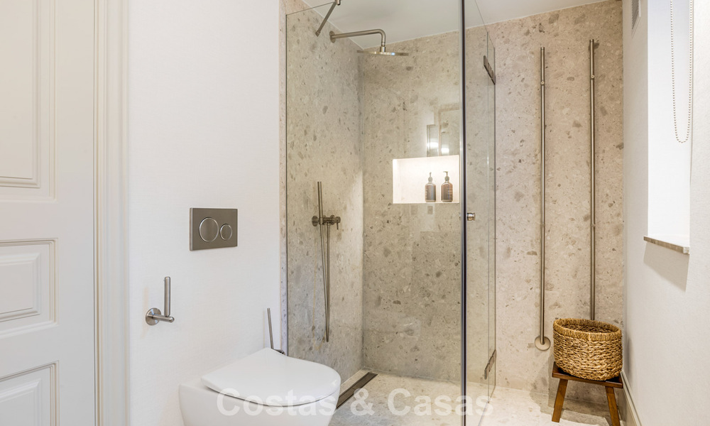 Elegante villa met Franse Provençaalse invloeden te koop in het begeerde Nueva Andalucia, Marbella 801791