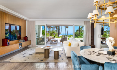 Luxueus tuinappartement met zeezicht te koop in Los Granados, een eerstelijnsstrand complex, in Puerto Banus, Marbella 801893