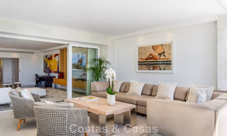 Luxueus tuinappartement met zeezicht te koop in Los Granados, een eerstelijnsstrand complex, in Puerto Banus, Marbella 801899 