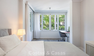Luxueus tuinappartement met zeezicht te koop in Los Granados, een eerstelijnsstrand complex, in Puerto Banus, Marbella 801900 