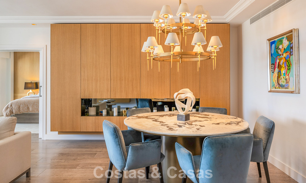 Luxueus tuinappartement met zeezicht te koop in Los Granados, een eerstelijnsstrand complex, in Puerto Banus, Marbella 801902