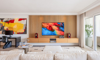 Luxueus tuinappartement met zeezicht te koop in Los Granados, een eerstelijnsstrand complex, in Puerto Banus, Marbella 801905 