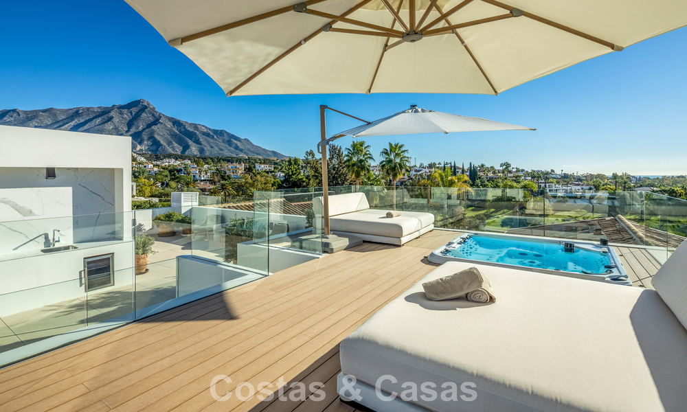 Hedendaagse, mediterrane luxevilla te koop, eerstelijnsgolf in een begeerde golfwijk van Nueva Andalucia, Marbella 801907