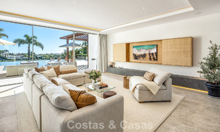 Hedendaagse, mediterrane luxevilla te koop, eerstelijnsgolf in een begeerde golfwijk van Nueva Andalucia, Marbella 801916 