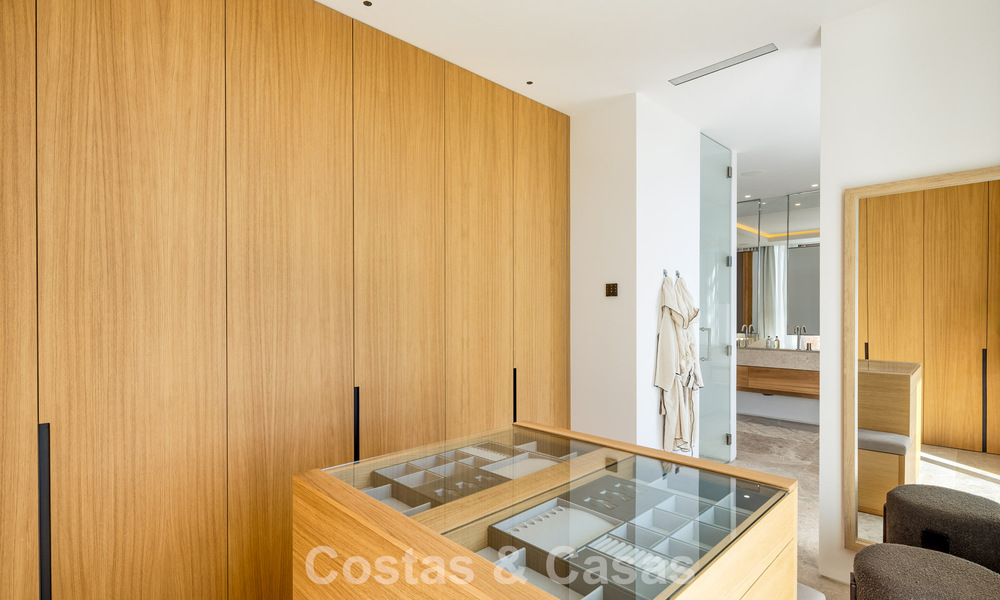 Hedendaagse, mediterrane luxevilla te koop, eerstelijnsgolf in een begeerde golfwijk van Nueva Andalucia, Marbella 801921