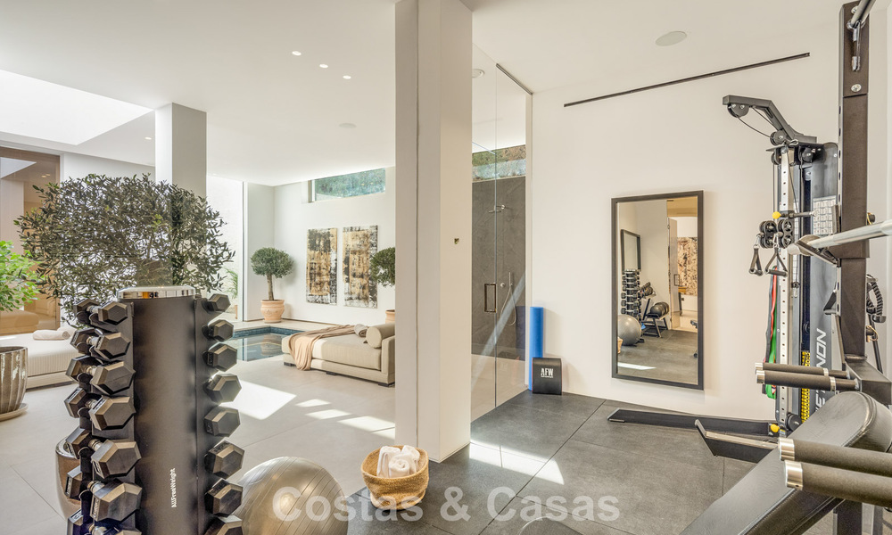Hedendaagse, mediterrane luxevilla te koop, eerstelijnsgolf in een begeerde golfwijk van Nueva Andalucia, Marbella 801927