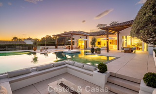 Hedendaagse, mediterrane luxevilla te koop, eerstelijnsgolf in een begeerde golfwijk van Nueva Andalucia, Marbella 801937 