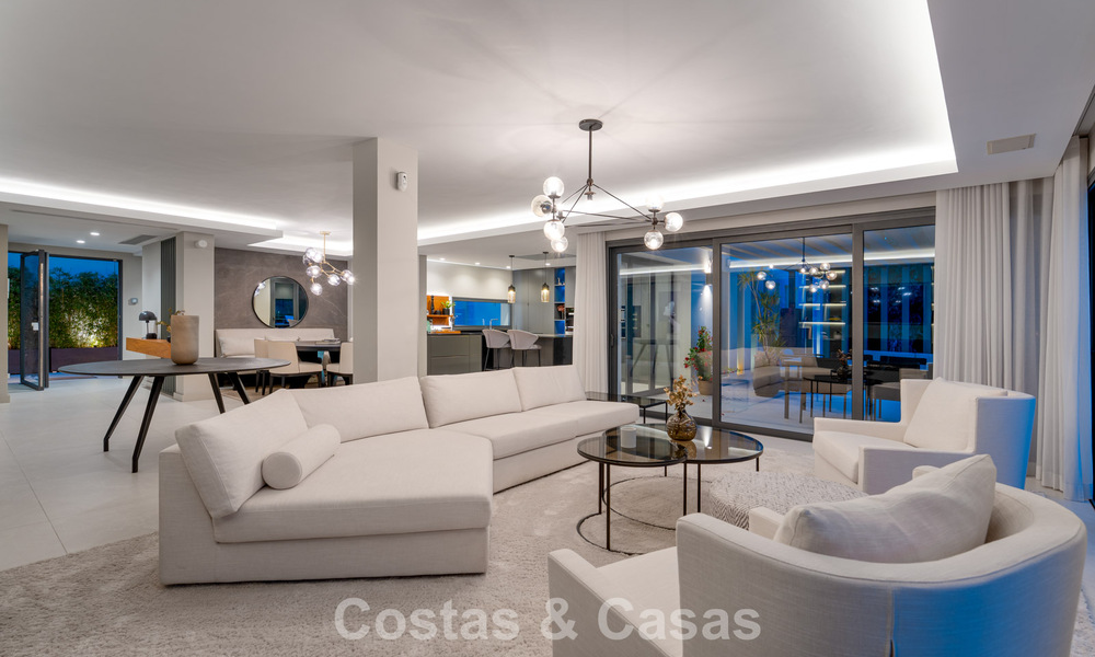 Moderne luxevilla met verwarmd zwembad te koop in La Brisas, Nueva Andalucia, Marbella 801948